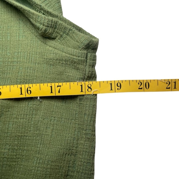 J Crew Textured Button Down Cropped Shirt Green Small Tie Bottom Front Casual - Picture 9 of 10